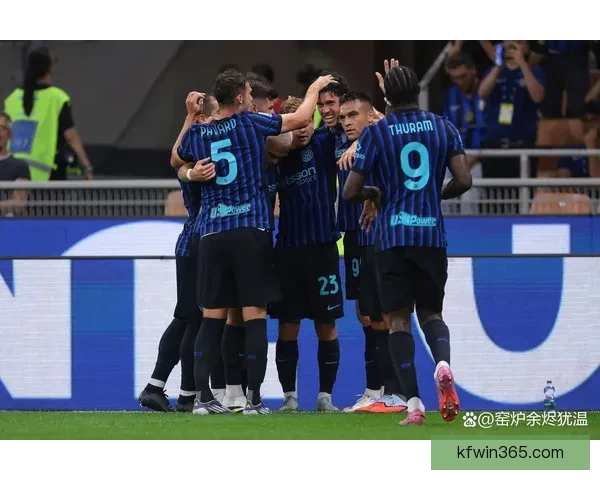 国米球迷齐聚为巴斯托尼加油昂首挺胸声援永不孤单